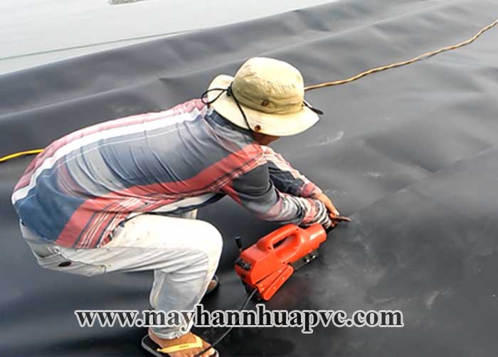 m&aacute;y h&agrave;n bạt hdpe ao hồ nu&ocirc;i t&ocirc;m