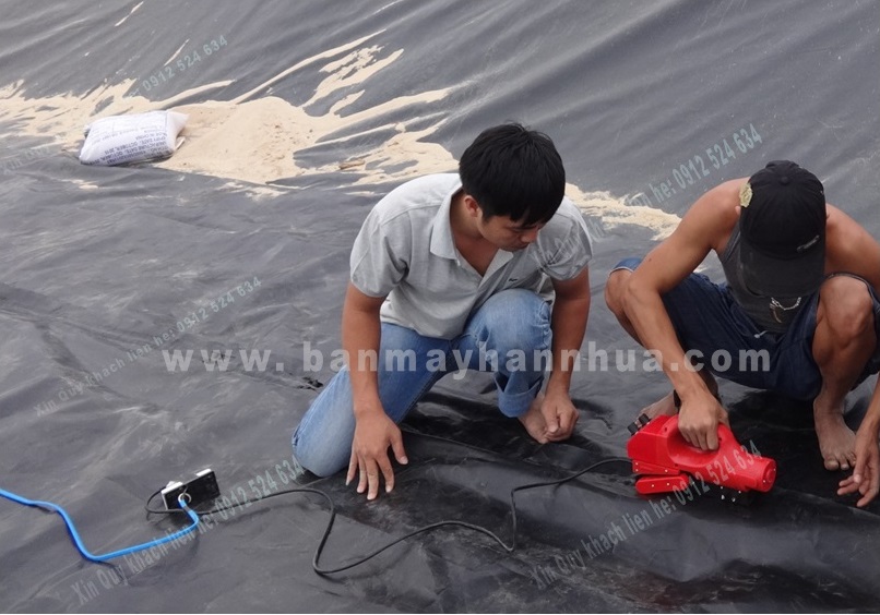 m&aacute;y h&agrave;n bạt nhựa hdpe rft501