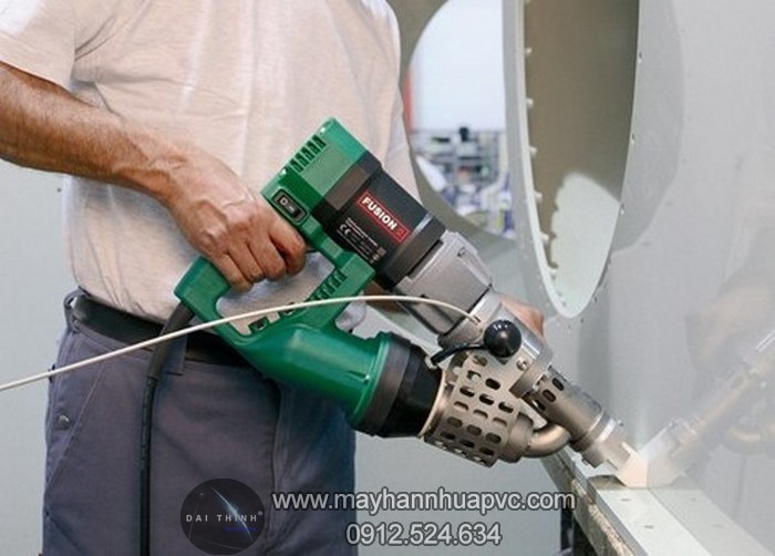 M&aacute;y h&agrave;n đ&ugrave;n Fusion trong thi c&ocirc;ng h&agrave;n bồn bể nhựa